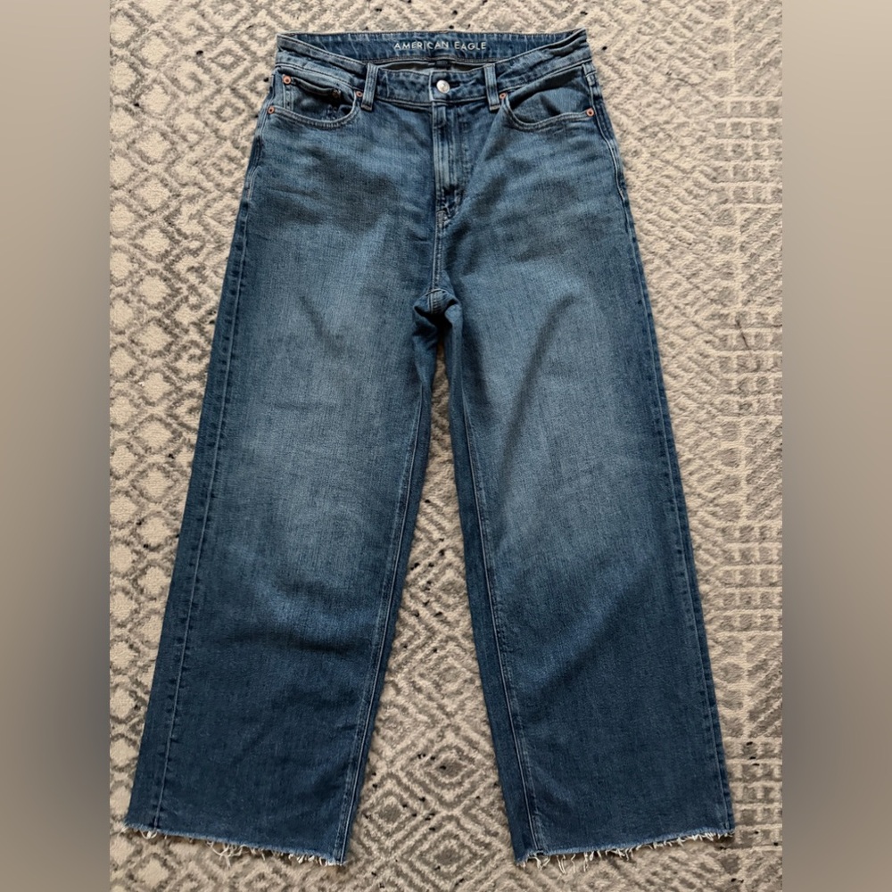 American Eagle jeans, size 8R, high waisted, wide leg jeans. Medium wash - Picture 3 of 9